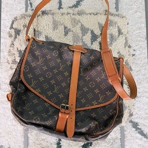 Louis Vuitton Saumur 35 Crossbody bag